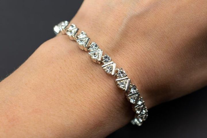 Discover Diamond Tennis Bracelets With Details on Design and Diamond Grading